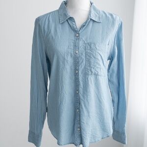 Aerie Boyfriend Fit denim chambray button down shirt Blue